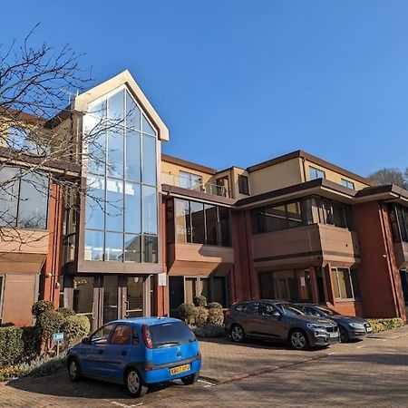 Ббббб Godalming Kültér fotó